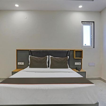 Townhouse Vip Grand Hotel เดลี ภายนอก รูปภาพ