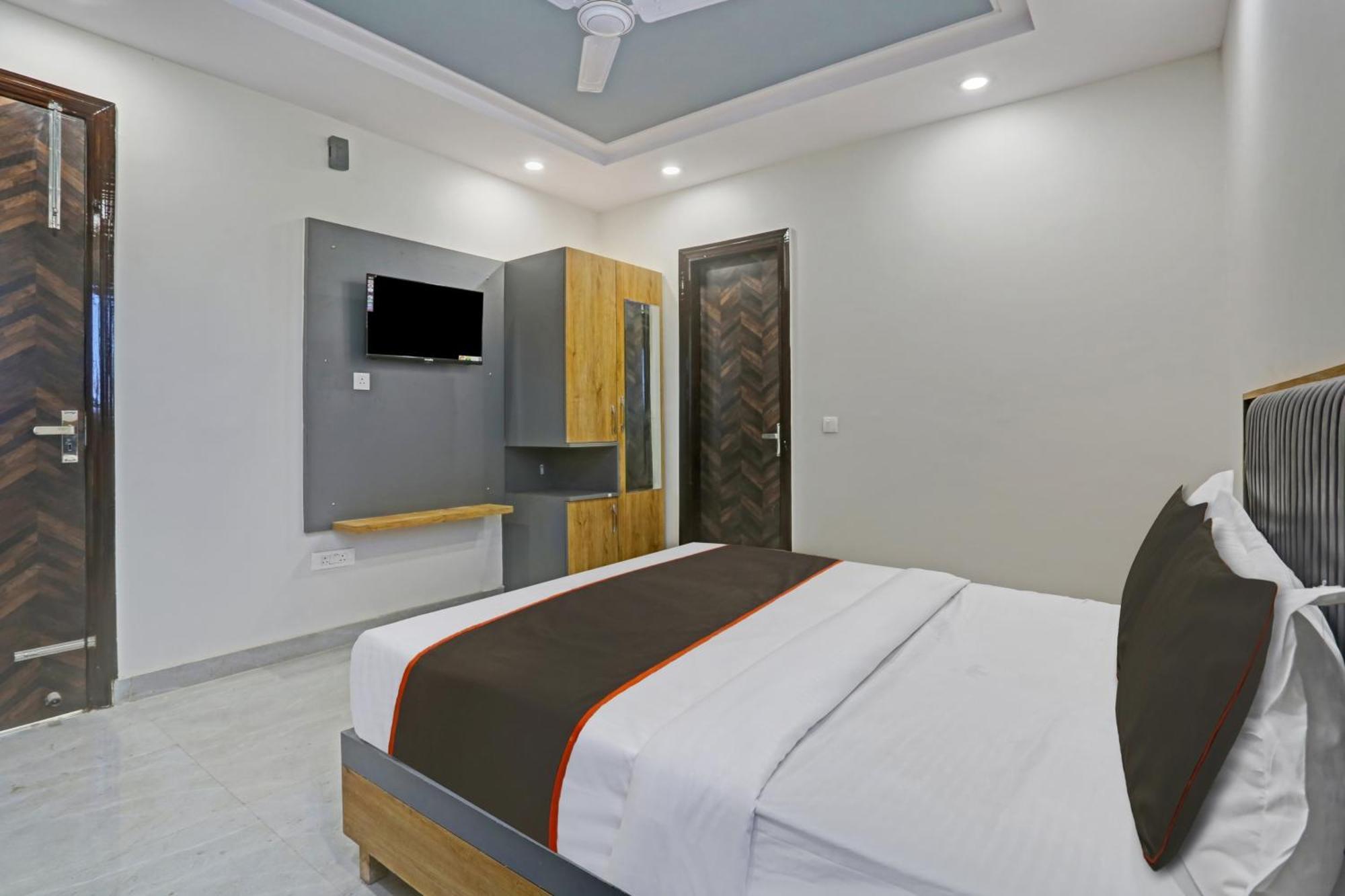Townhouse Vip Grand Hotel เดลี ภายนอก รูปภาพ