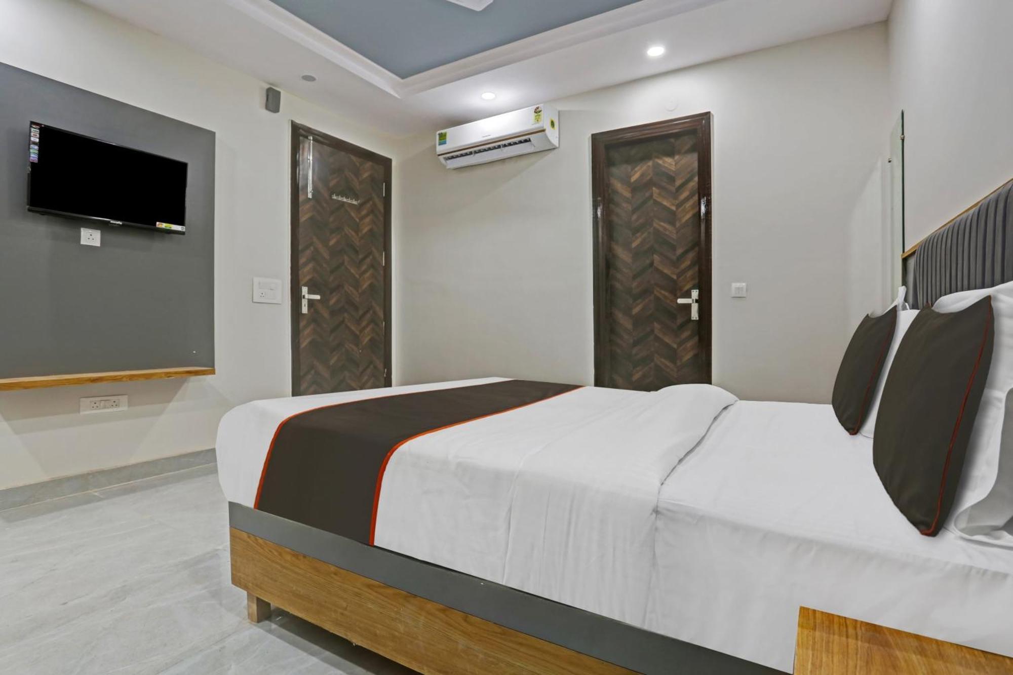 Townhouse Vip Grand Hotel เดลี ภายนอก รูปภาพ