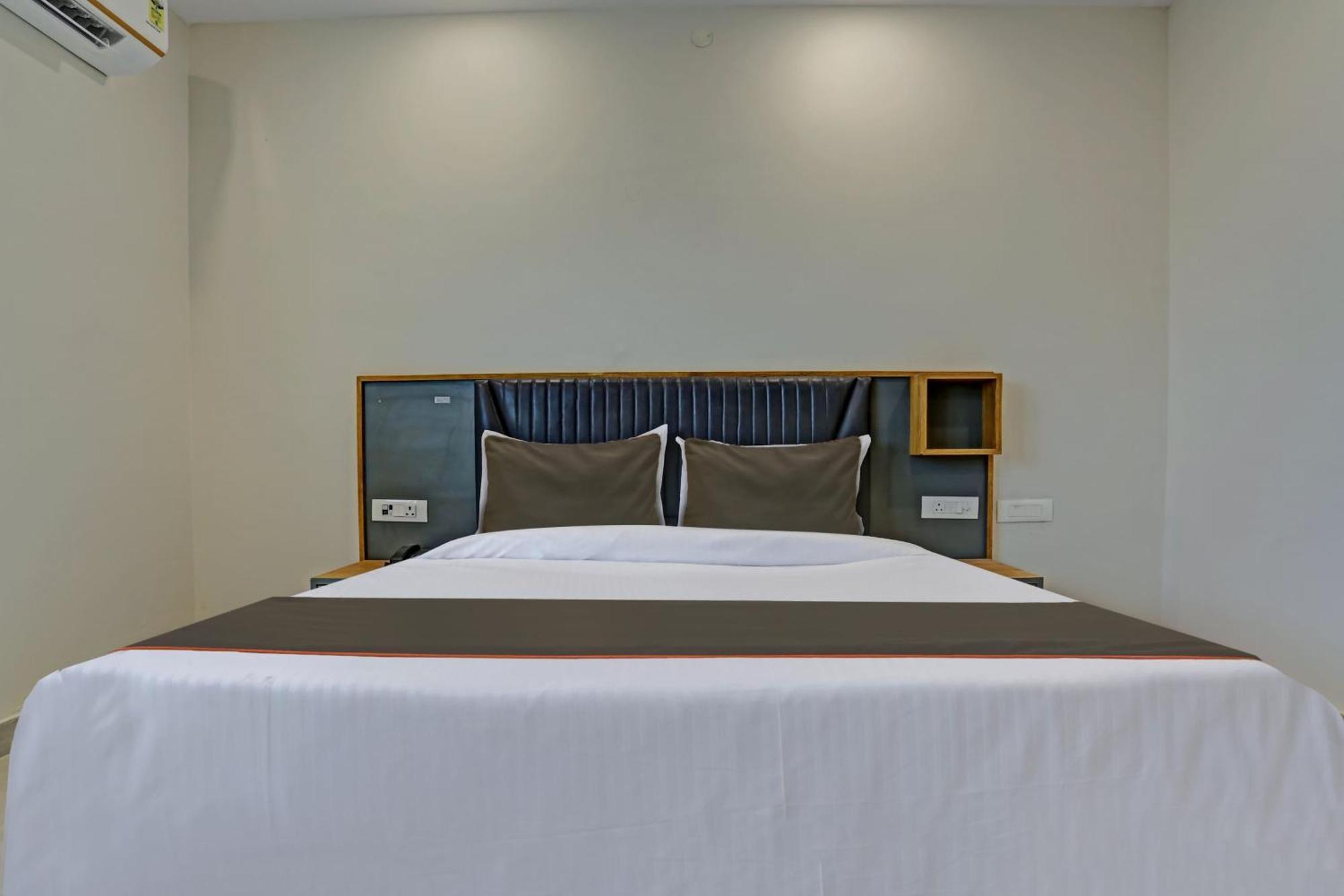 Townhouse Vip Grand Hotel เดลี ภายนอก รูปภาพ