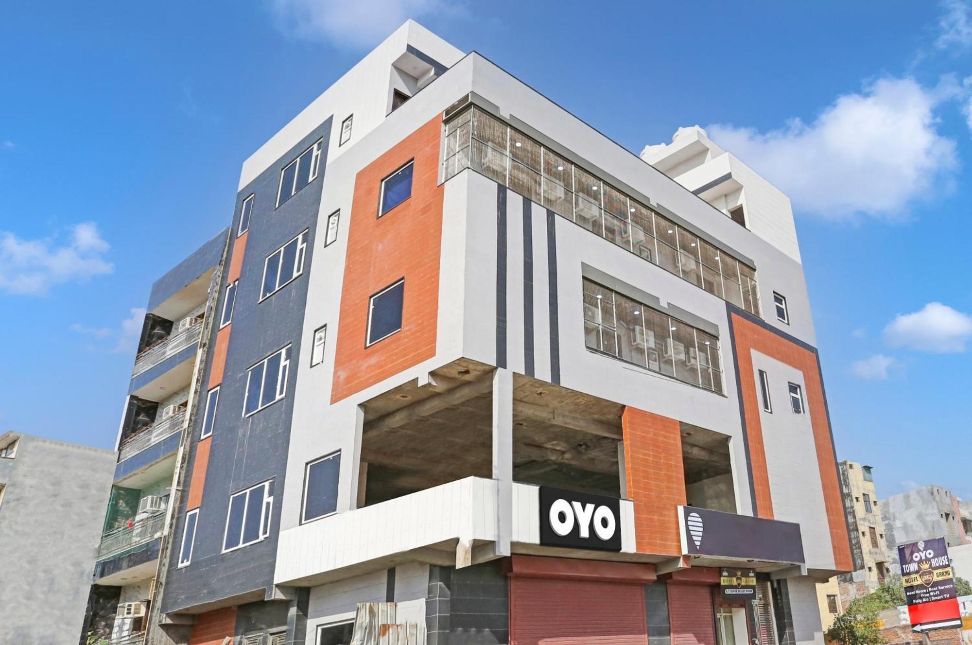Townhouse Vip Grand Hotel เดลี ภายนอก รูปภาพ