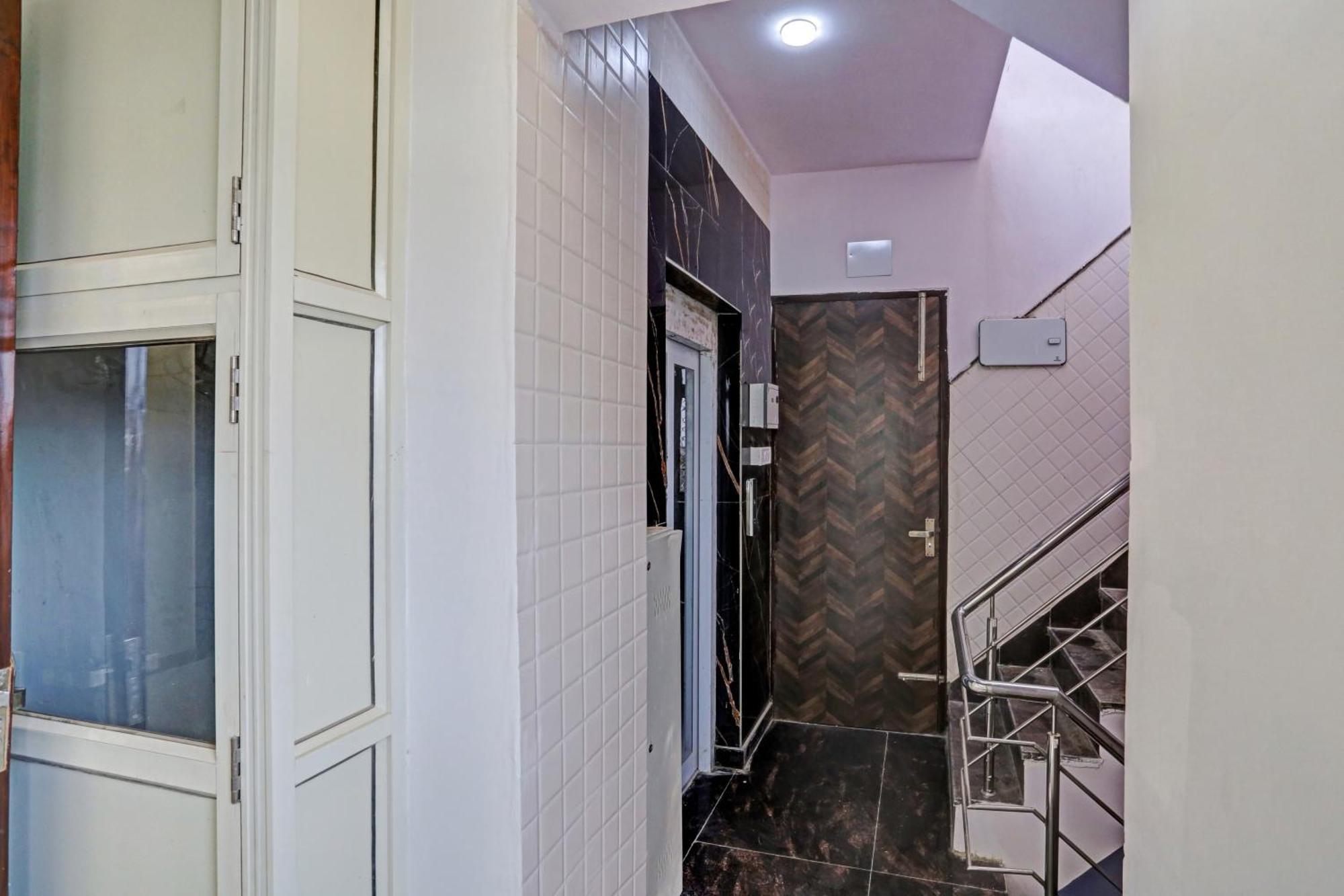 Townhouse Vip Grand Hotel เดลี ภายนอก รูปภาพ