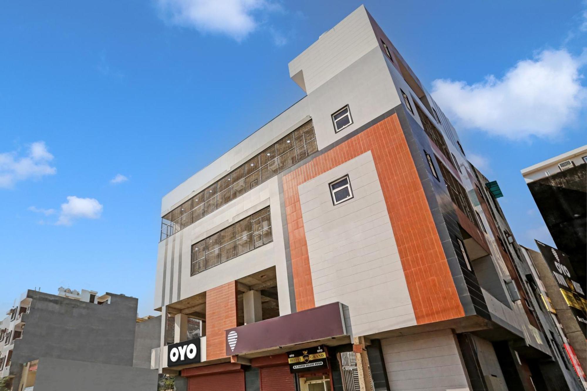 Townhouse Vip Grand Hotel เดลี ภายนอก รูปภาพ